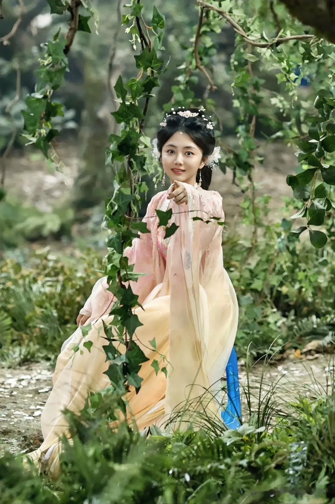 被谭松韵镜头锁定啦！猜猜是肖瑶、宁安还是@谭松韵seven 在指我？被选中的宝子