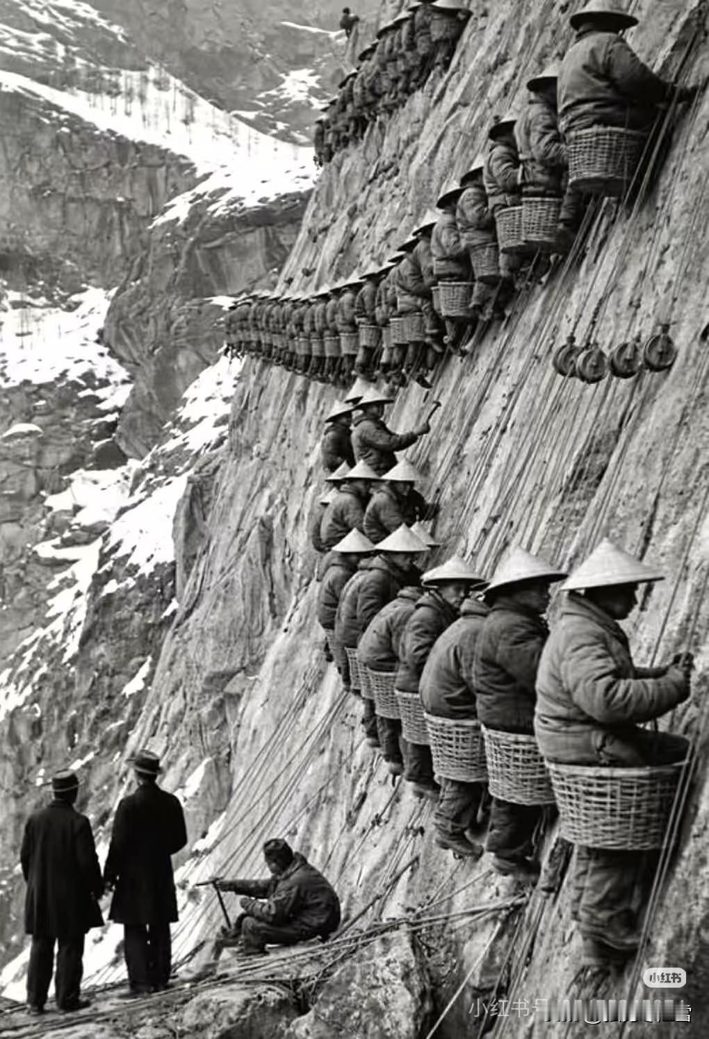 头条首发：4张老照片，藏着美国不敢承认的华工血泪史！
 
这组黑白老照片，是16