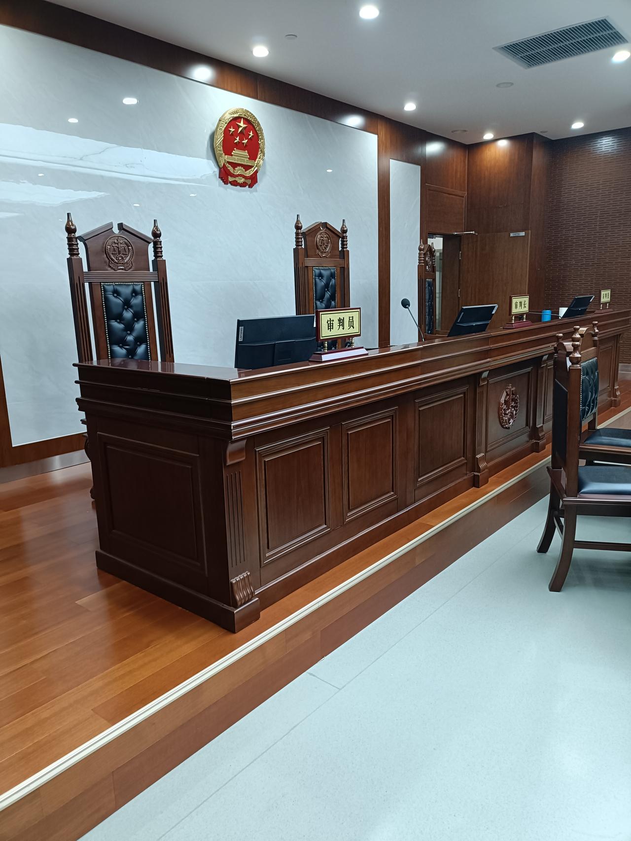 王法官说市里组织一线办案人员疗养，给了两个名额，院里从刑庭问到民庭，从民庭问到执