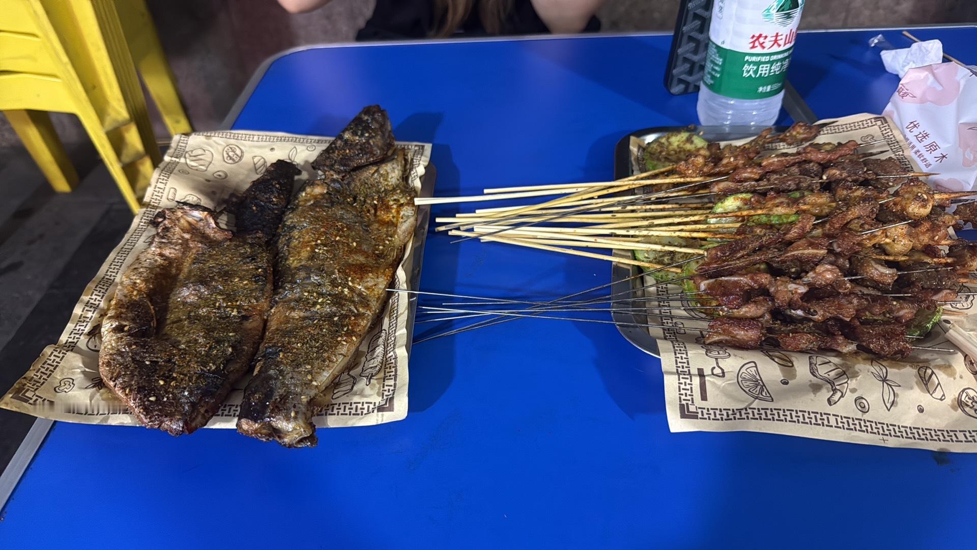 该吃吃，该喝喝然后，有事别往心里搁 ​​​