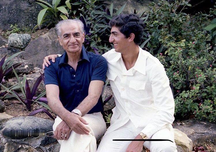 流亡的伊朗巴列维王朝末代国王穆罕默德·礼萨·巴列维和儿子 