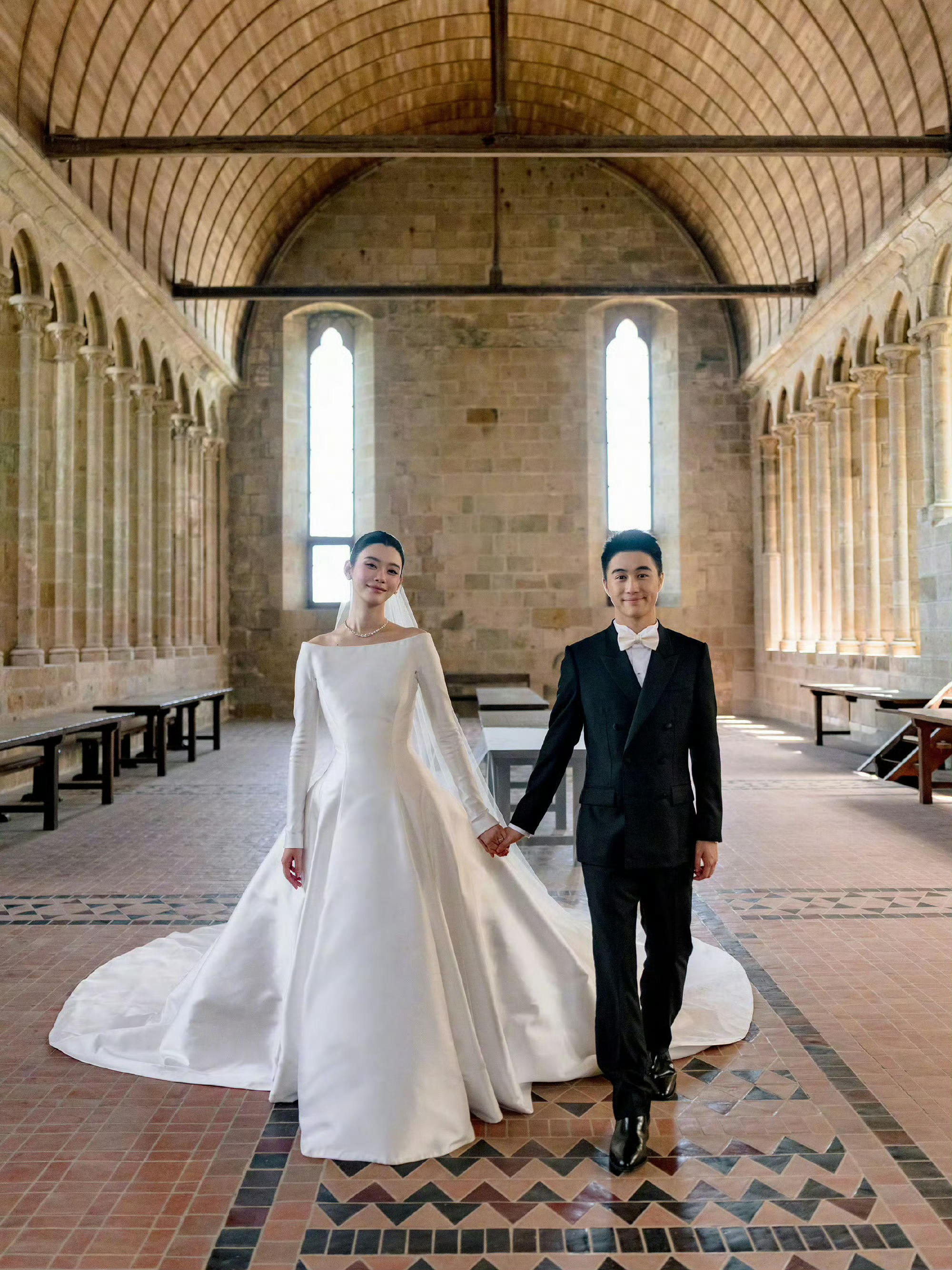 奚梦瑶何猷君婚礼比伯同款摄影师真的一看就是筹备了很久很用心，很多细节其实能看出来