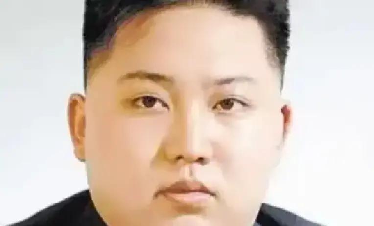 快讯！快讯！
日本为什么独独对朝鲜瑟瑟发抖？很多人想当然以为是怕平壤的核按钮，其