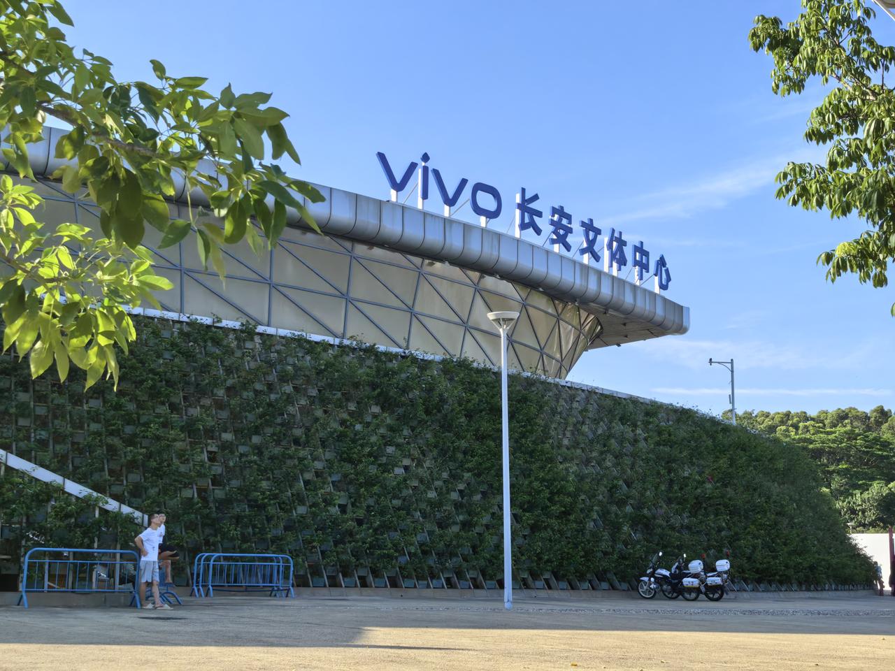 今天vivo发布会的场地原来被冠名了。

vivo Vinsion探索版，是蓝厂