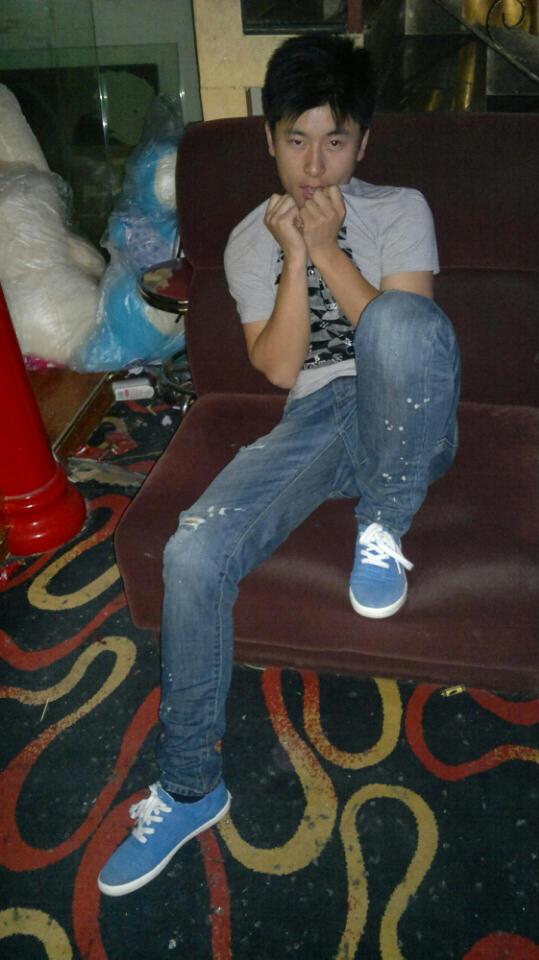 八块钱的通宵，六块的炒面，一瓶冰红茶，网吧通宵，这是8090后的回忆8090后