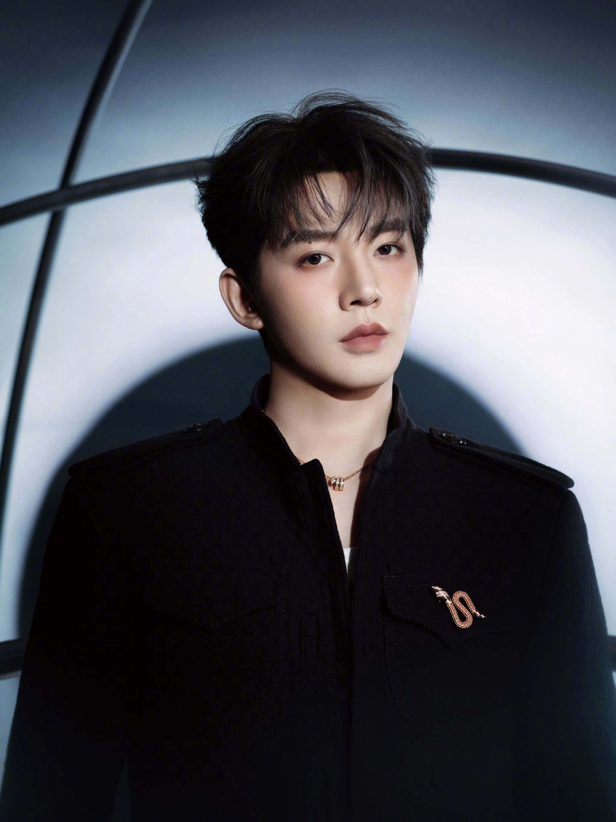 邓为这回是真宇宙级帅哥了 邓为这回是真宇宙级帅哥了！微博之夜出发图太有水准了，星