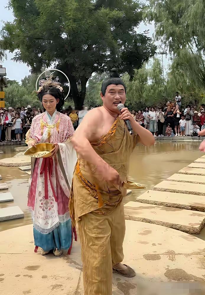 大衣哥这是拍戏吗