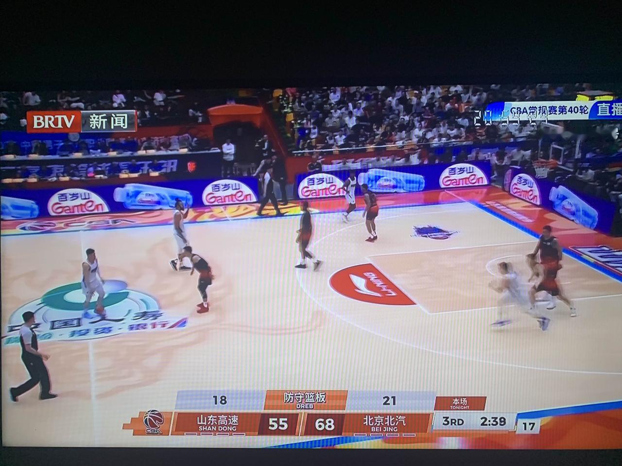 昨晚进行的CBA男篮联赛常规赛，山东高速在主场以76:92的大比分负于北京北汽，