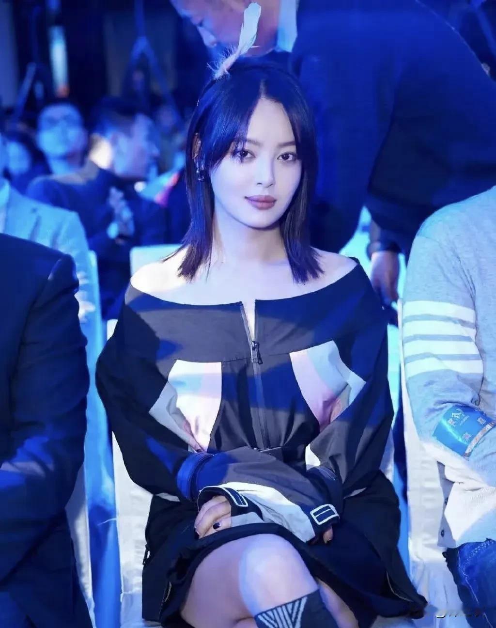 辛芷蕾和她的前经纪人哪里和解了，因为梁婷前半篇骂辛芷蕾是白眼狼，中间展现自己的实