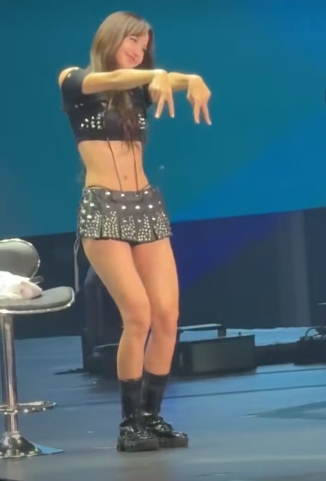 #Lisa时隔三年跳螃蟹舞#Lisa状态还可以啊 ​​​