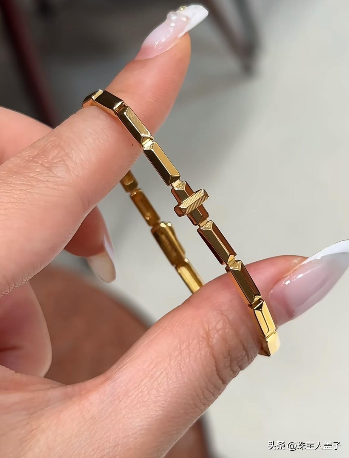 周大福新款｜周大福ING系列老钱风手链，日常精致感拉满的宝藏款！
谁说黄金只能土