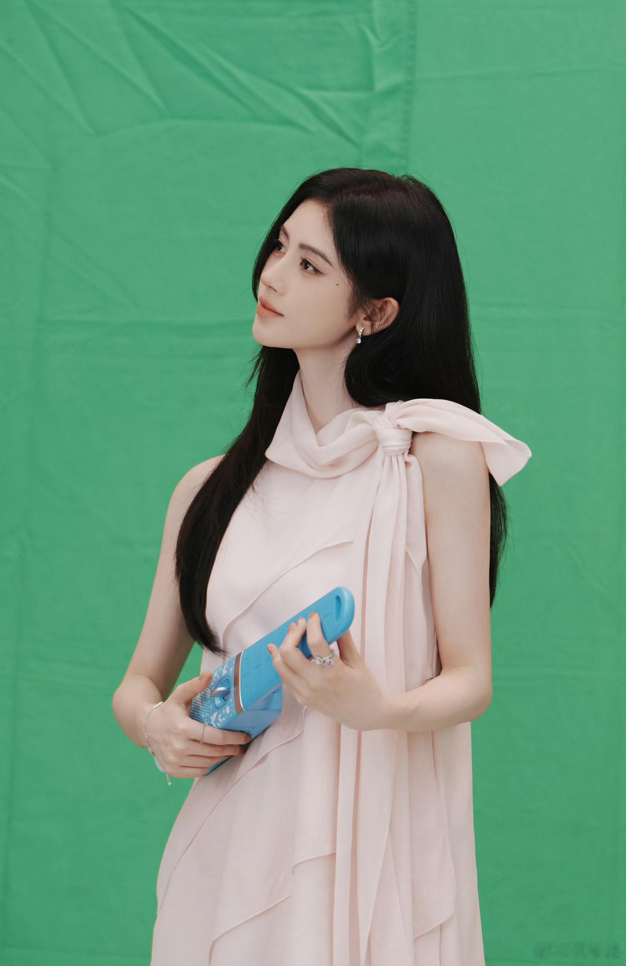 jjy 鞠婧祎露芜衣 jjy鞠婧祎姜黎非jjy鞠婧祎“我把我对你的思念埋藏在心里