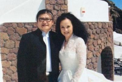 1987年，刘欢认识了湖南台的主持人卢璐，交往9天后求婚成功，可是到结婚登记时，