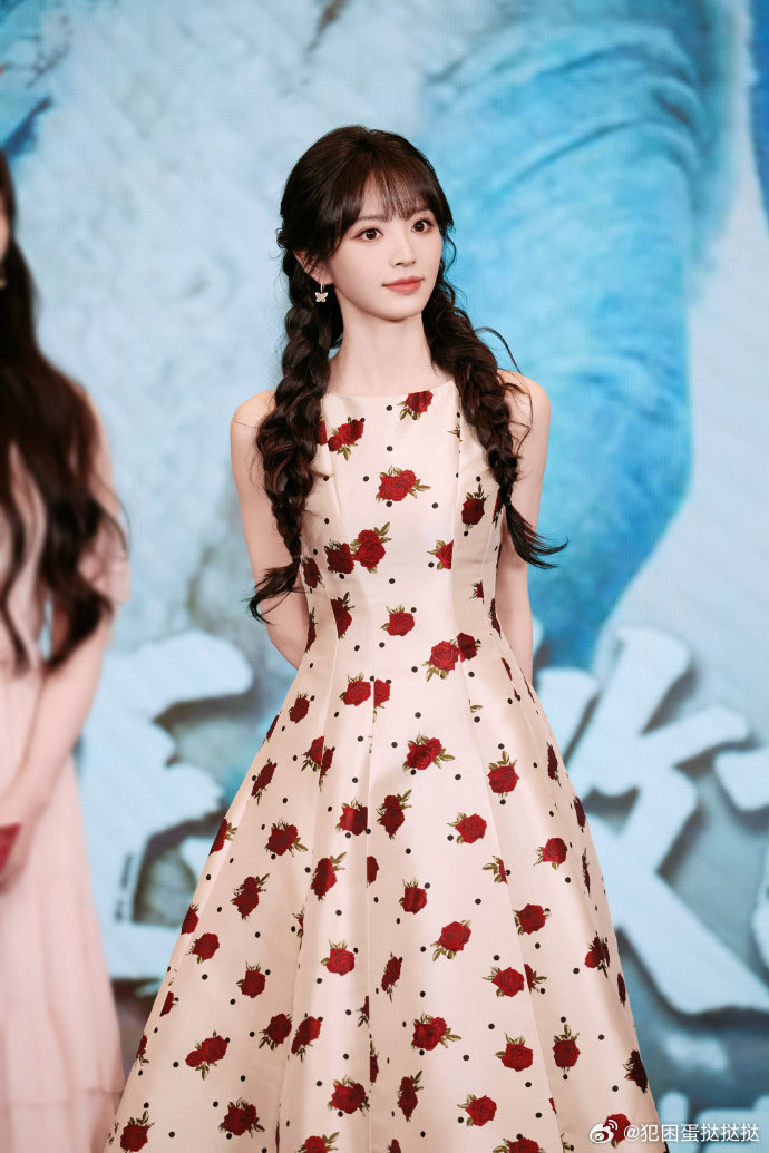 田曦薇的泪转移到我的脸上田曦薇让我的世界下起小雨长玉的眼泪太有感染力了！一滴一滴