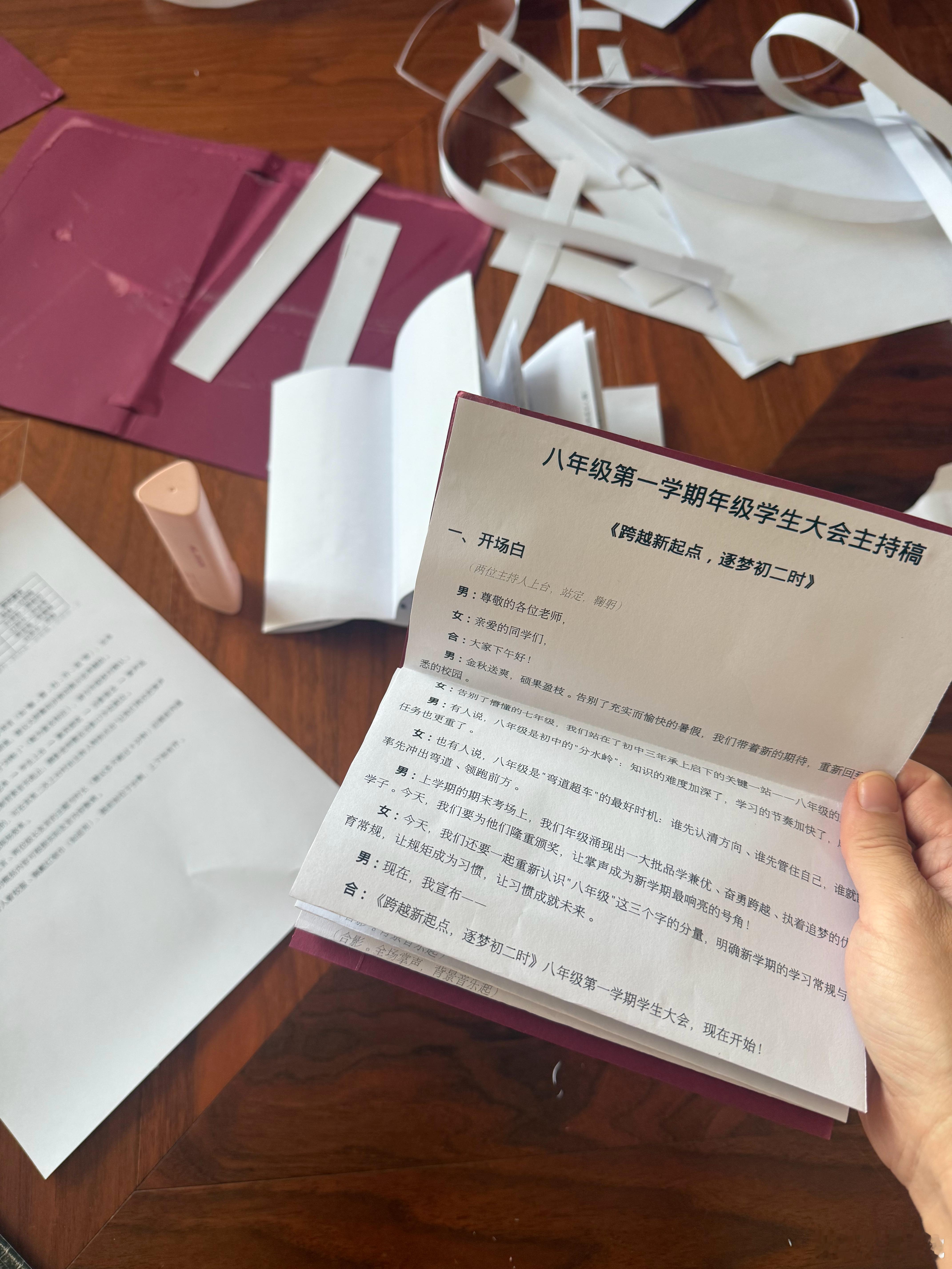 在给多多做手持手卡还挺麻烦，做第二次才成功 ​​​
