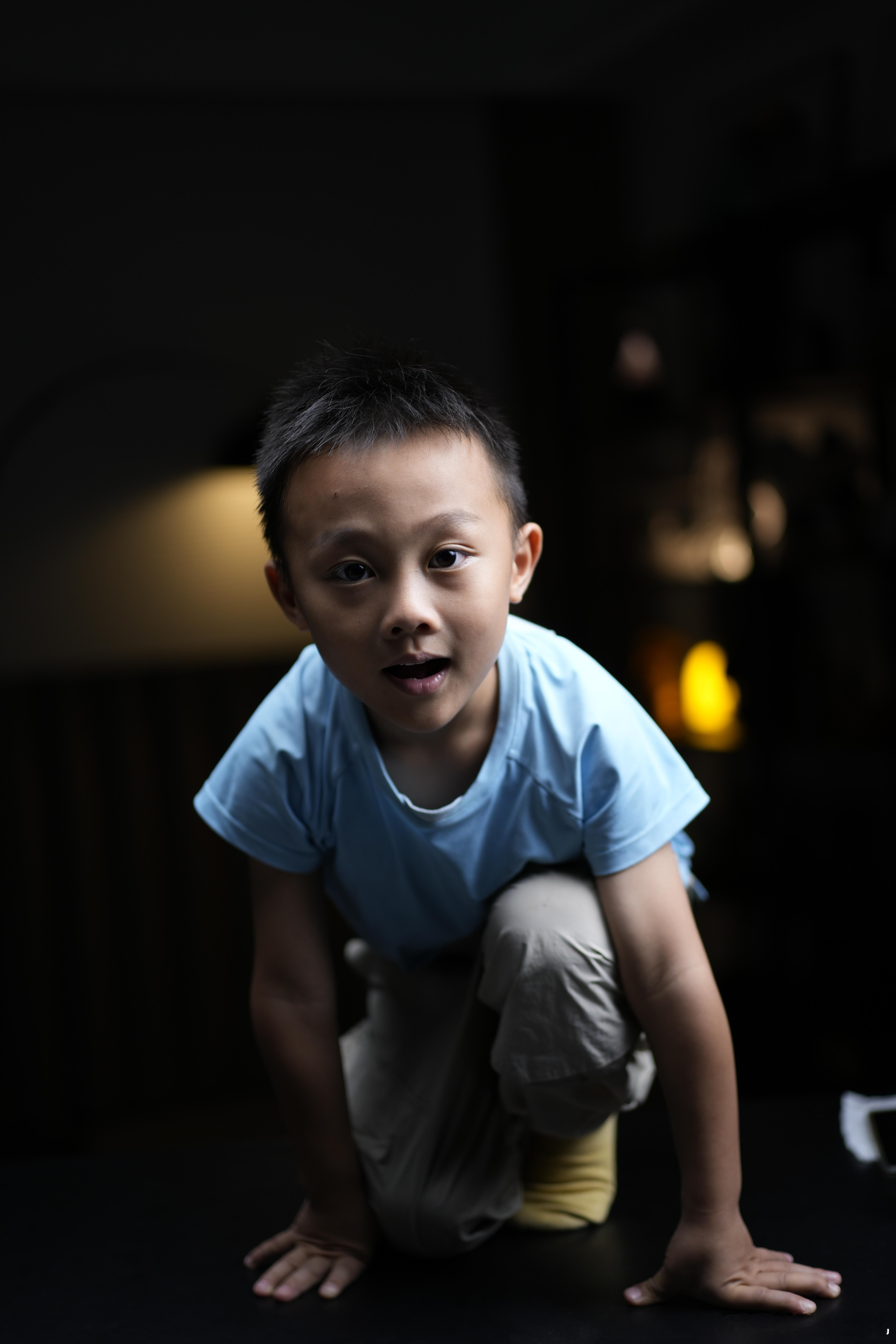 我拍出镜的地方这小子非要来拍张照肖像大片