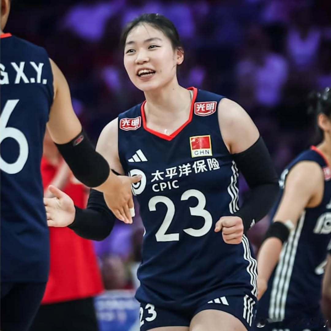 巴媒:中国女排新世代力量，中国女排大换血！张籽萱 | 16岁 | 1.82米 |