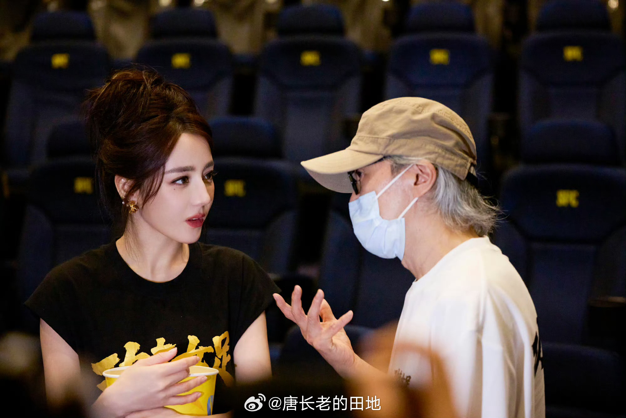 周星驰最尊重迪丽热巴的细节 星爷真的对每个演员都很用心啊！《功夫女足》片尾细节满