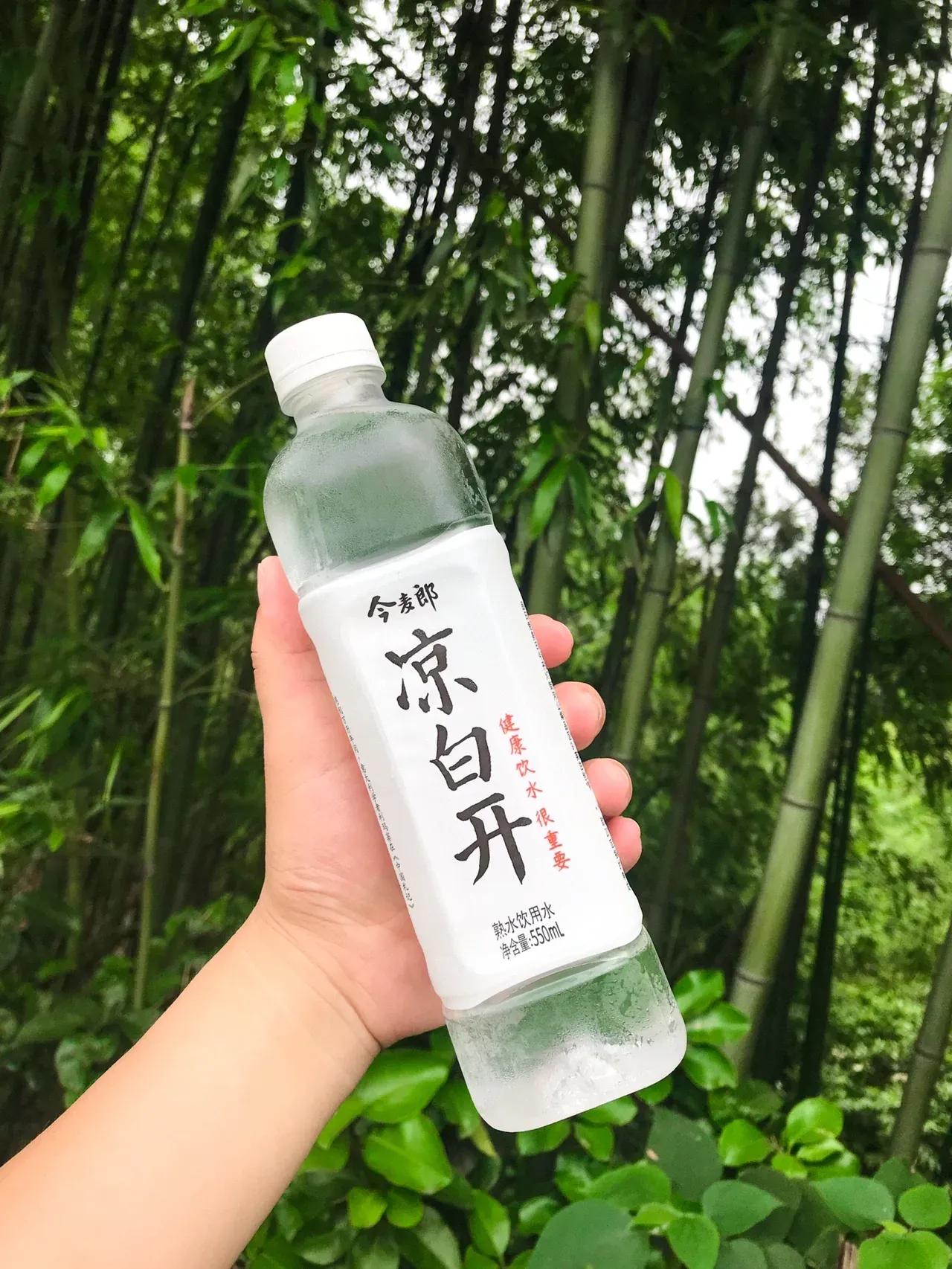 不懂就问！「凉白开」这类饮品是否真的是将水进行煮沸后再进行罐装？

这两年火爆的