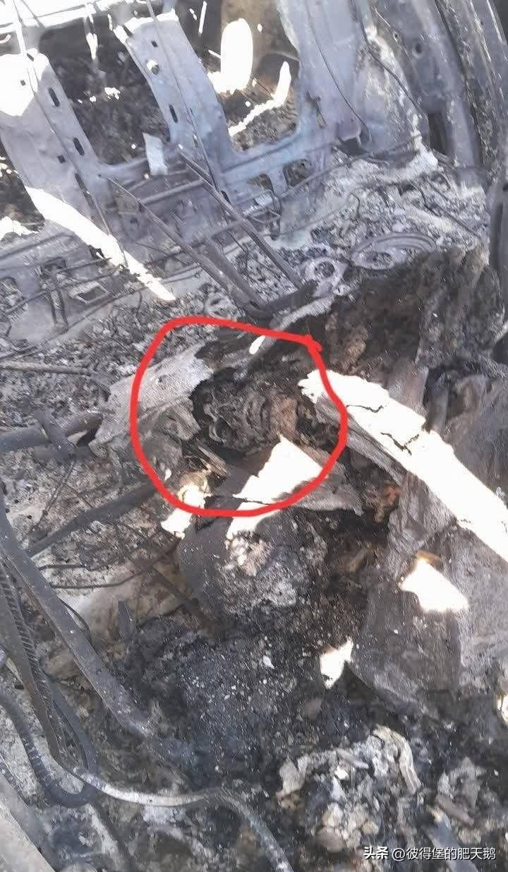 伊朗伊斯兰革命卫队称：他们在美军位于伊斯法罕附近的简易跑道附近的飞机残骸里找到了