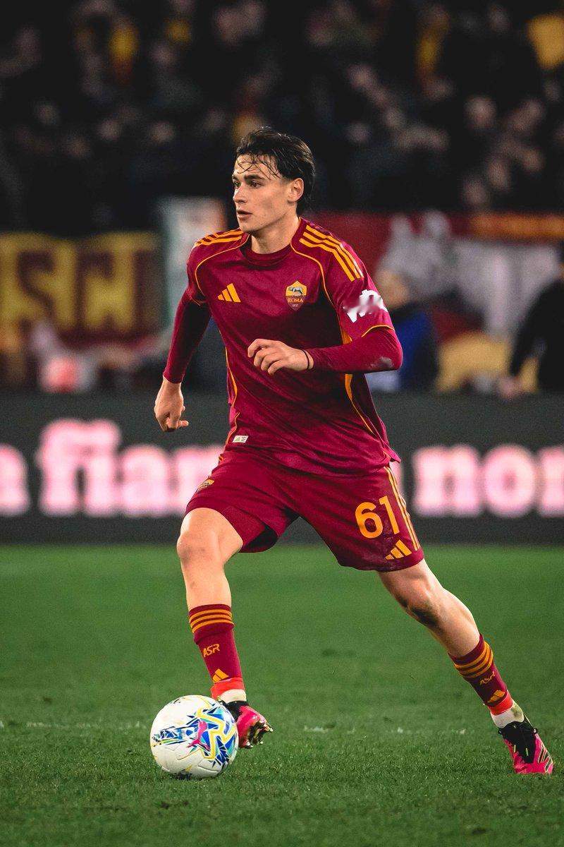 真没想到填补科内空缺的竟然是你，今天简直踢成了中场核心…加斯佩里尼调教年轻人的本