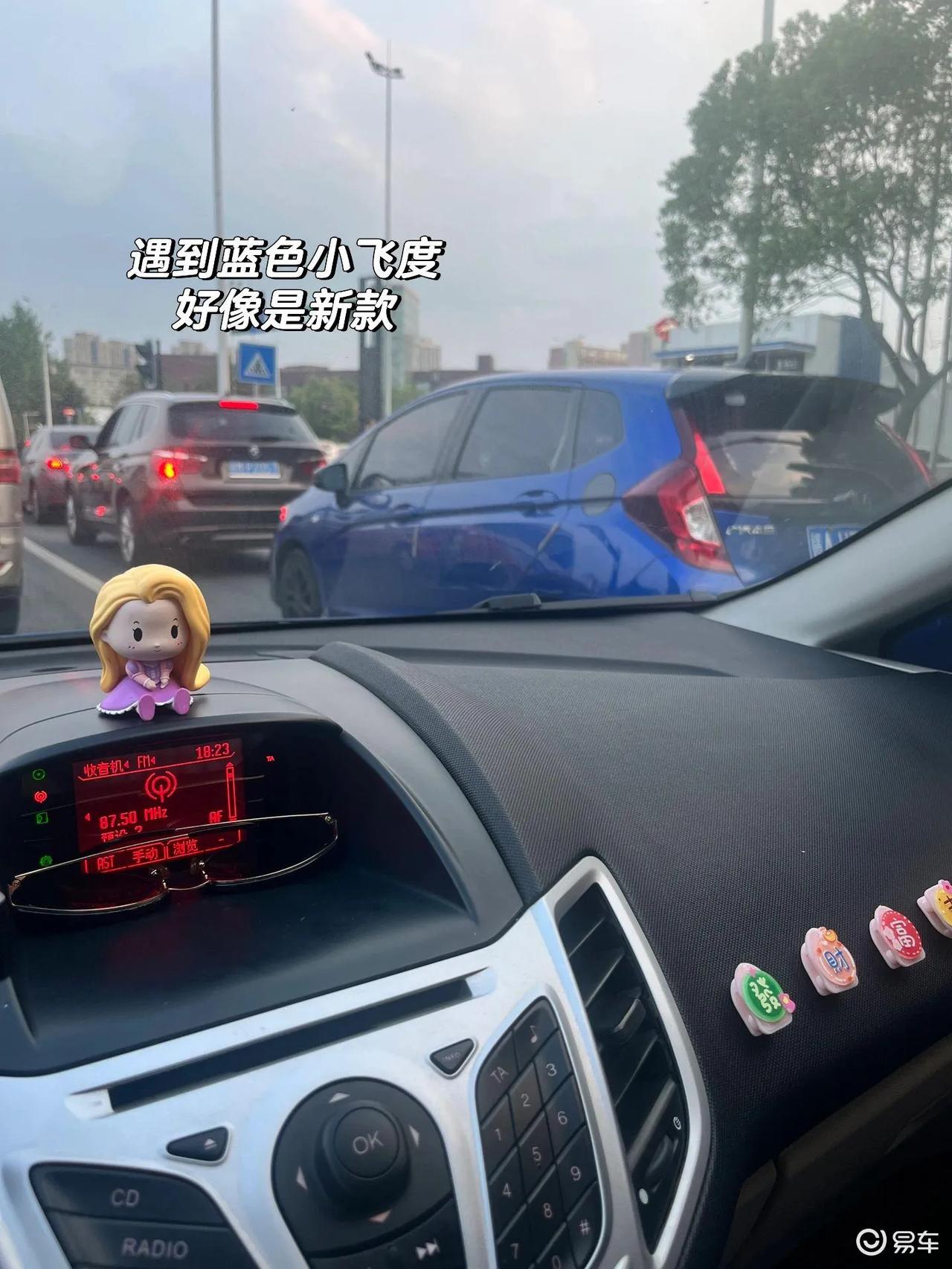 我一直想要一辆电车，但我没有车位安装充电桩，所以放弃了这个想法。我心心念念着买一