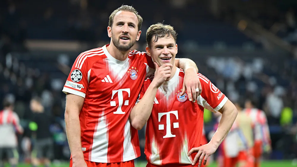 来看，英格兰队长和德国队长的亲密合影！拜仁慕尼黑德甲联赛