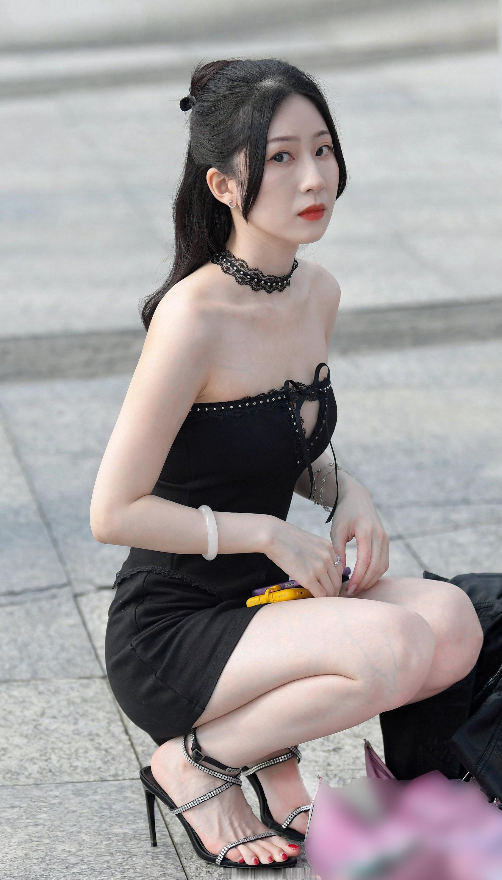 #街拍[超话]#   蹲   （拒绝水印） ​​​