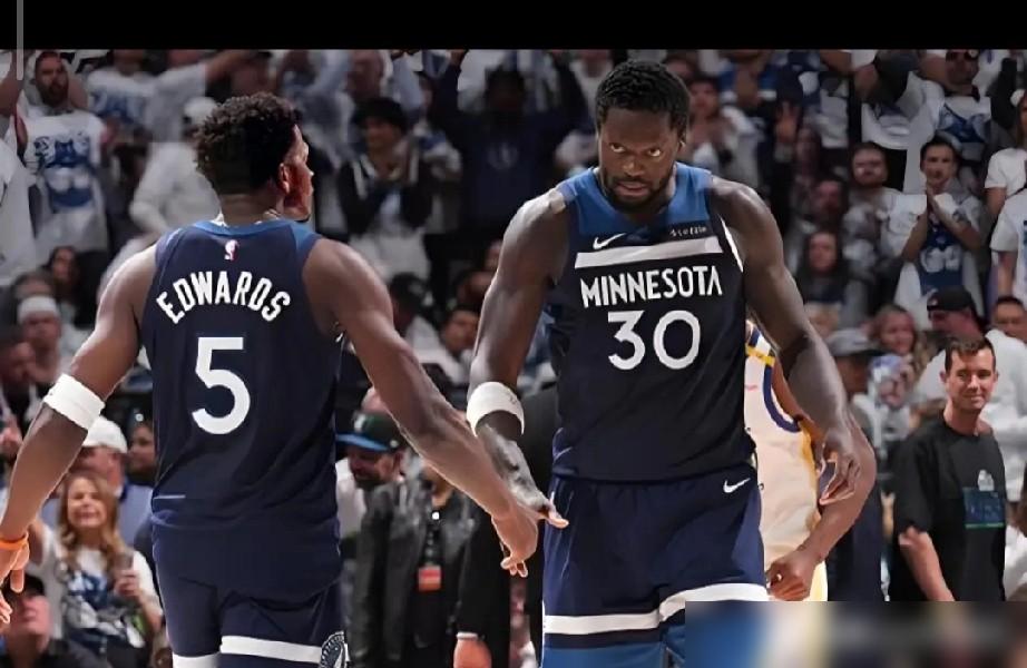 湖人更衣室炸了。不是输球，是有人把矛头对准了东契奇。
三连败期间，斯玛特在球员