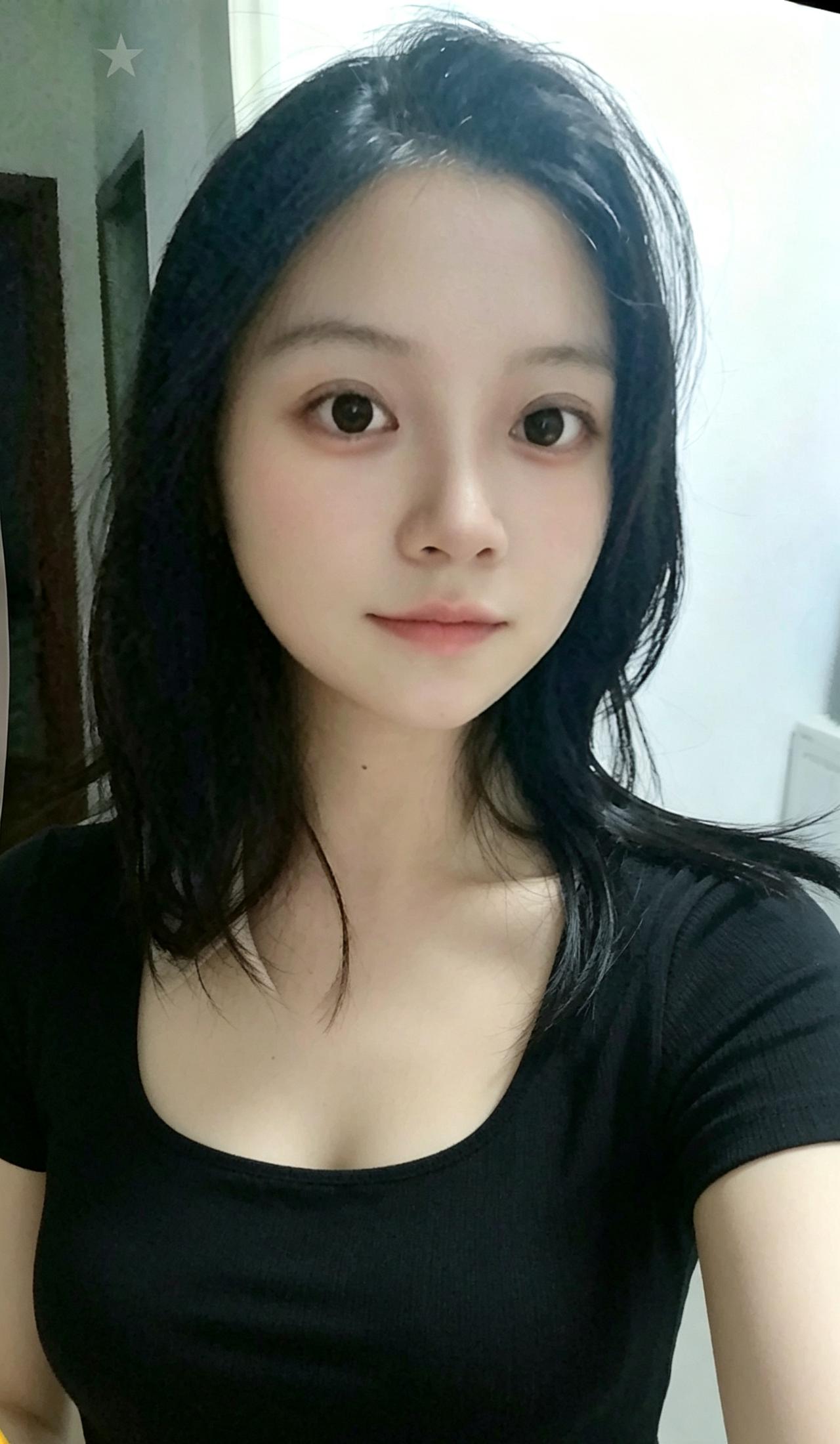 又把头发剪短了一点，剪了一次还想剪短。