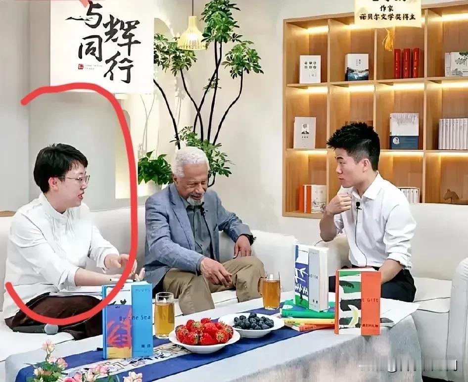 被这个翻译惊到了！不知道董宇辉从哪里找到这个宝藏翻译，和同声传译速度差不多。
这