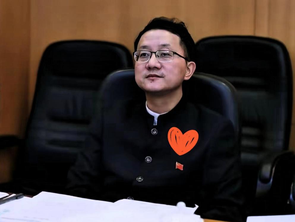 因双手插兜让日媒坐立难安的刘司长， 
一查才知道，原来就涉华问题对日交涉的时候他