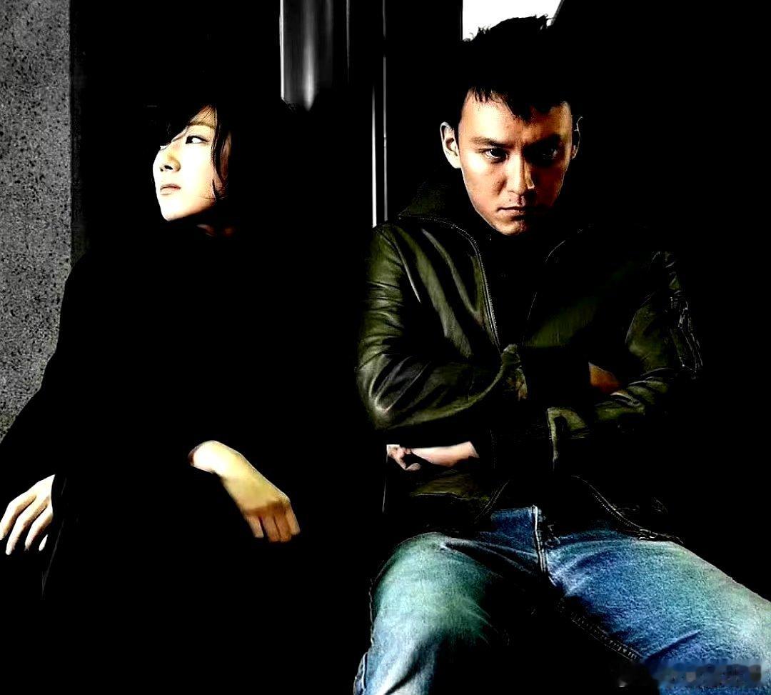 台湾著名导演钟孟宏作品《停车》中桂纶镁饰演的妻子与饰演陈莫的张震。母亲节的晚上，