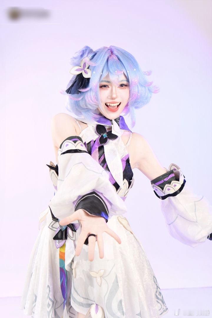 上海CJ漫展蛋糕娘萌晕全场没人能拒绝CJ漫展的萌妹小蛋糕上海CJ现场闷热又拥挤，