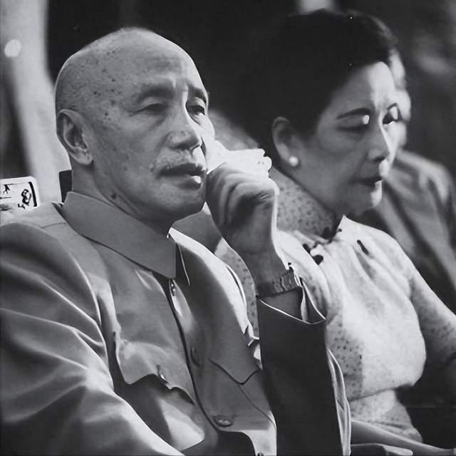 蒋介石私生活有多混乱？贴身秘书晚年才敢说破，宋美龄的做法绝了。蒋介石的私生活有多