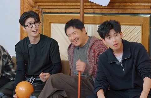 胡先煦在王安宇这起一个弹幕作用咱就是说胡先熙和王安宇两个人简直就是两个活宝啊！太