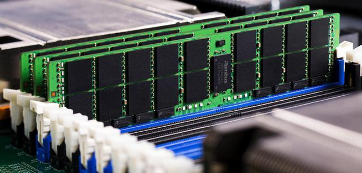 存储超级周期确认！3月13日美股大跌，闪迪逆势大涨近7%，领涨存储板块，美光、西