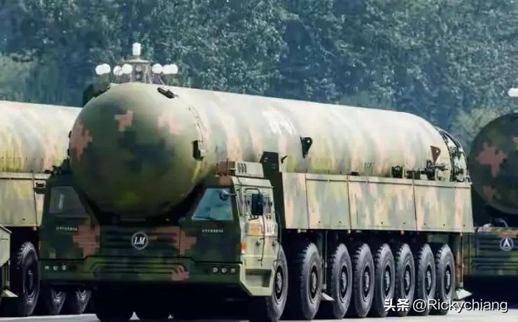 周末被东风 - 61常态参训的大消息刷屏了！这可是新一代陆基洲际核导弹，一弹足以