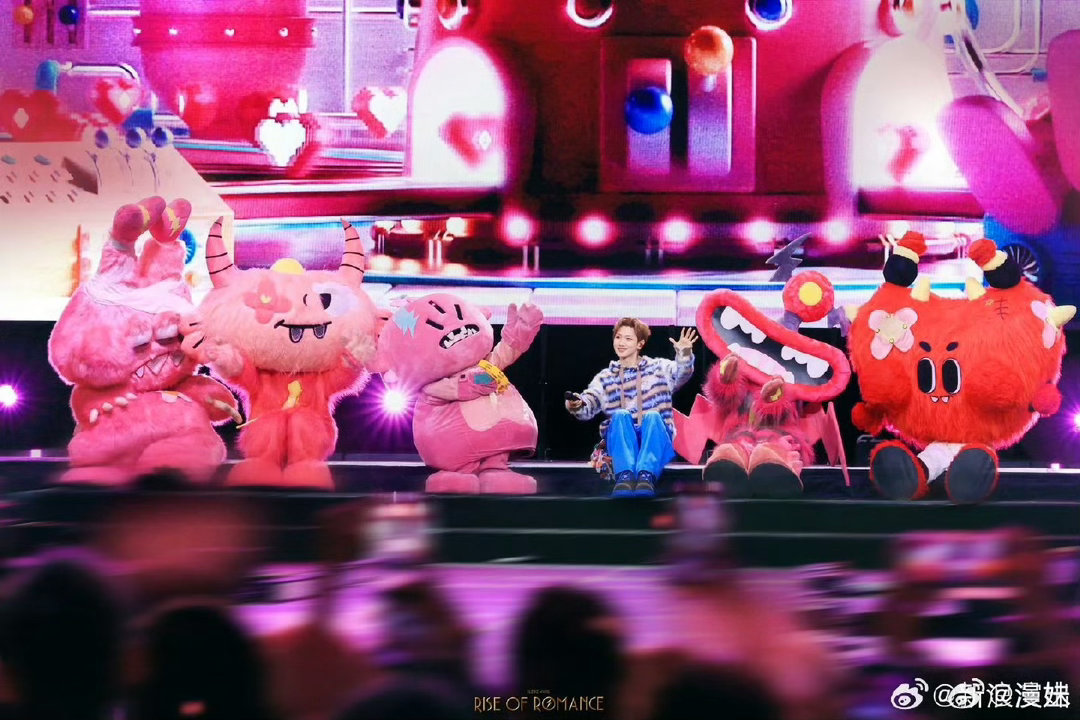 汪苏泷一年三个主题演唱会华语乐坛劳模实锤！从十万伏特的热烈狂欢，到罗曼前传的浪漫