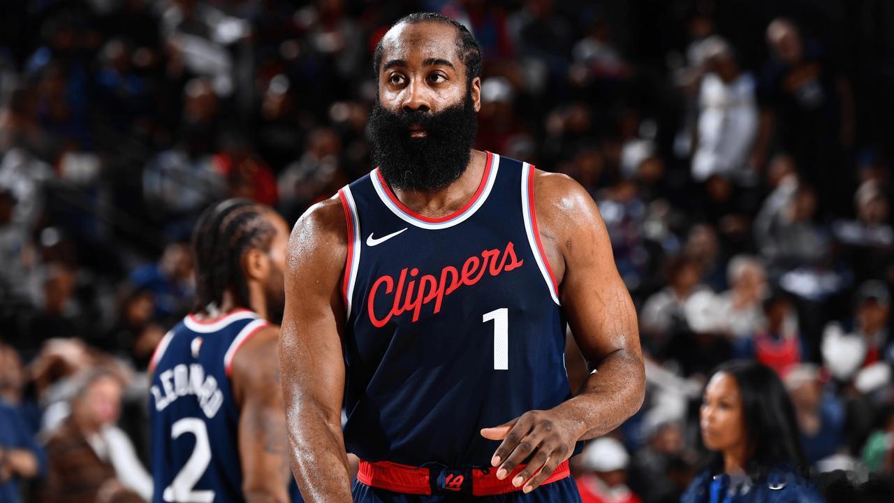 快船这套体系真正三个核心点是小卡 哈登 大洛
大洛虽然老了 但提供的受益对现在的