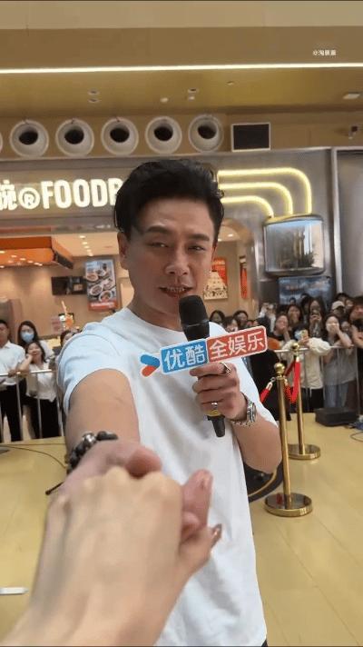 #黄宗泽这种视角到底是谁发明的# 《法证先锋6》扫楼现场黄宗泽看到粉丝要拍视频立