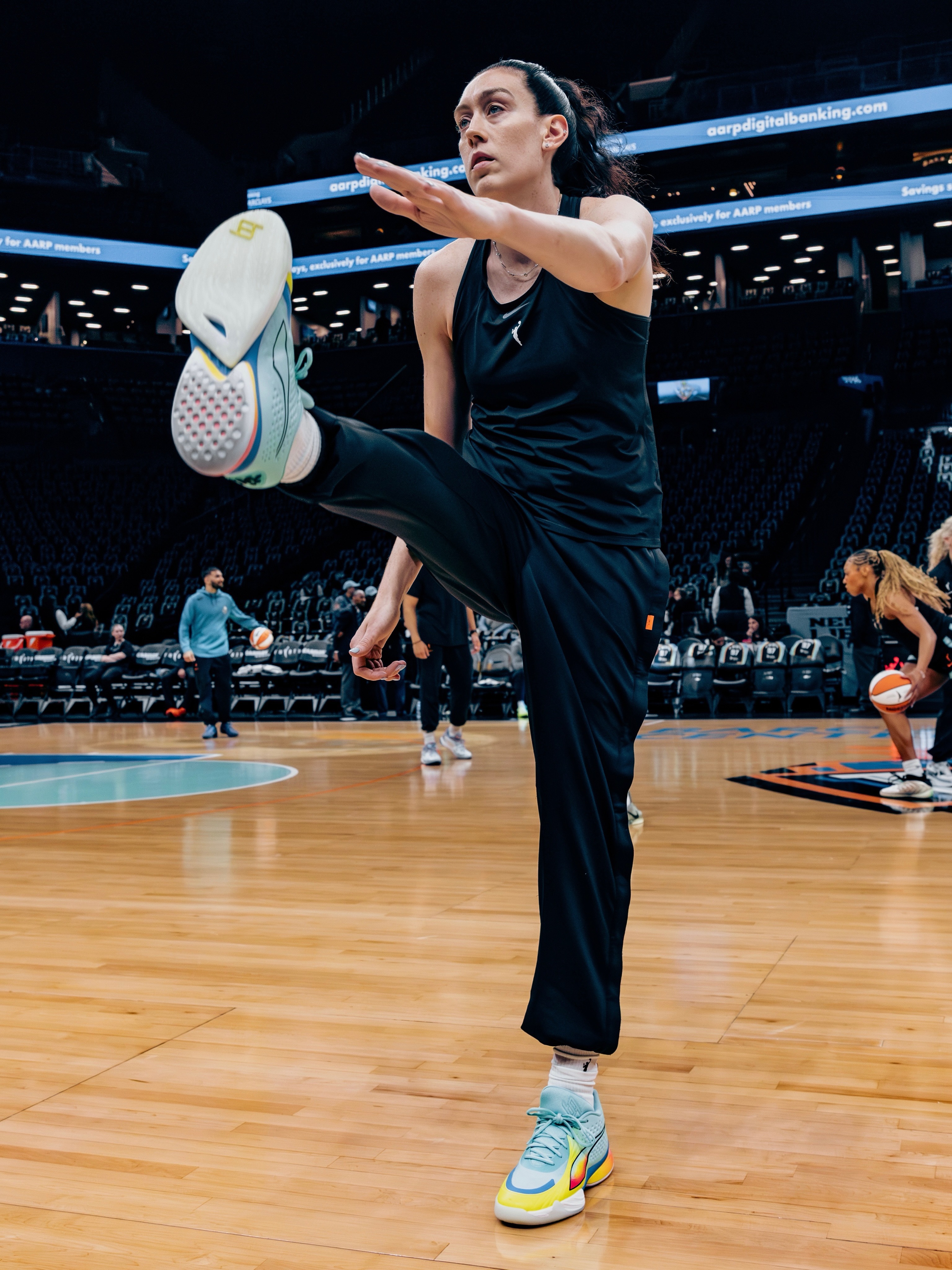 布里安娜·斯图尔特（Breanna Stewart）上脚个人第五代签名鞋 PUM