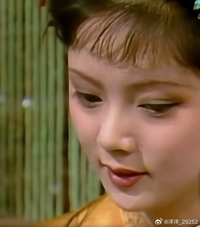 洋洋高锐·红楼里的红叶◎想……又不敢深想她……呀是红楼里的红叶◎红叶……吗望着她