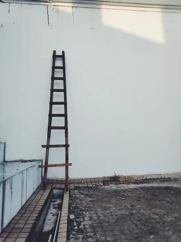 看到“上上下下上下不易”这个上联，瞬间就感觉它把生活里的两难刻画得太妙了。字面看