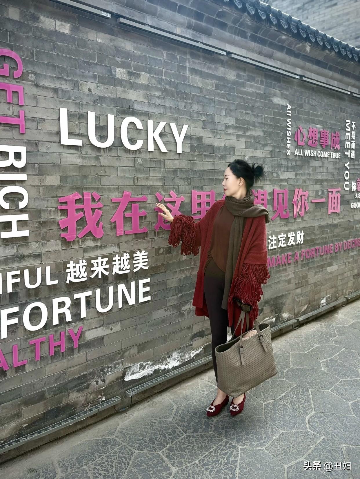 女人,是美貌重要,还是气质重要?女人美貌和气质哪个更重要，这话题姐妹们讨论社交、