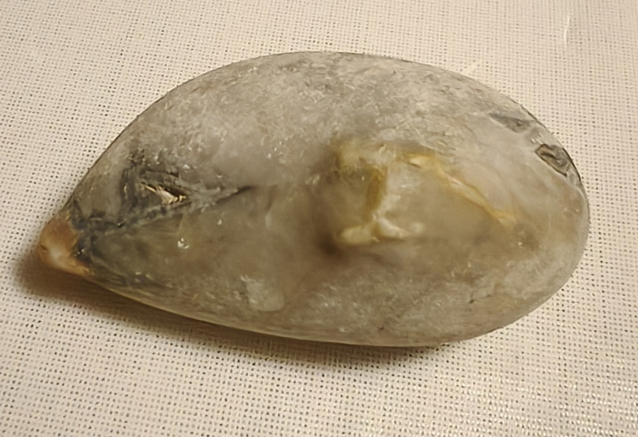 分享生活随手拍出去旅游喜欢捡小石头回来！一来应“石来运转”之谐音；二来也是对此次