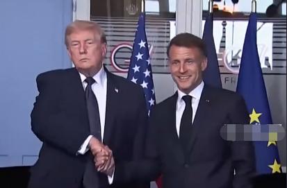 这两位一握手就较劲，G7峰会再现角力名场面！

这一幕确实很有戏剧性。在2026