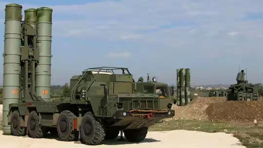 近日俄军又有S400被摧毁的消息。S400是俄军最为先进的防空系统，但是已经是屡
