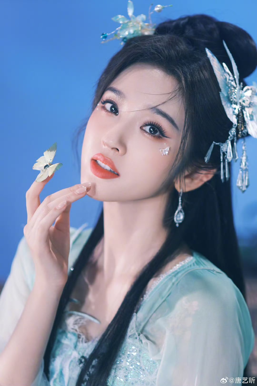 唐艺昕强制爱王濛唐艺昕把王濛耳朵说红了 唐艺昕甜笑着逼近，王濛秒变害羞，这画面我