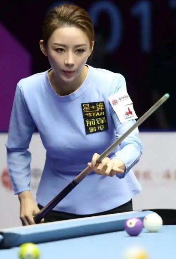 40岁身价8亿无人敢娶，曾公开了四条择偶标准，应征者却寥寥无几，有网友还吐槽说：